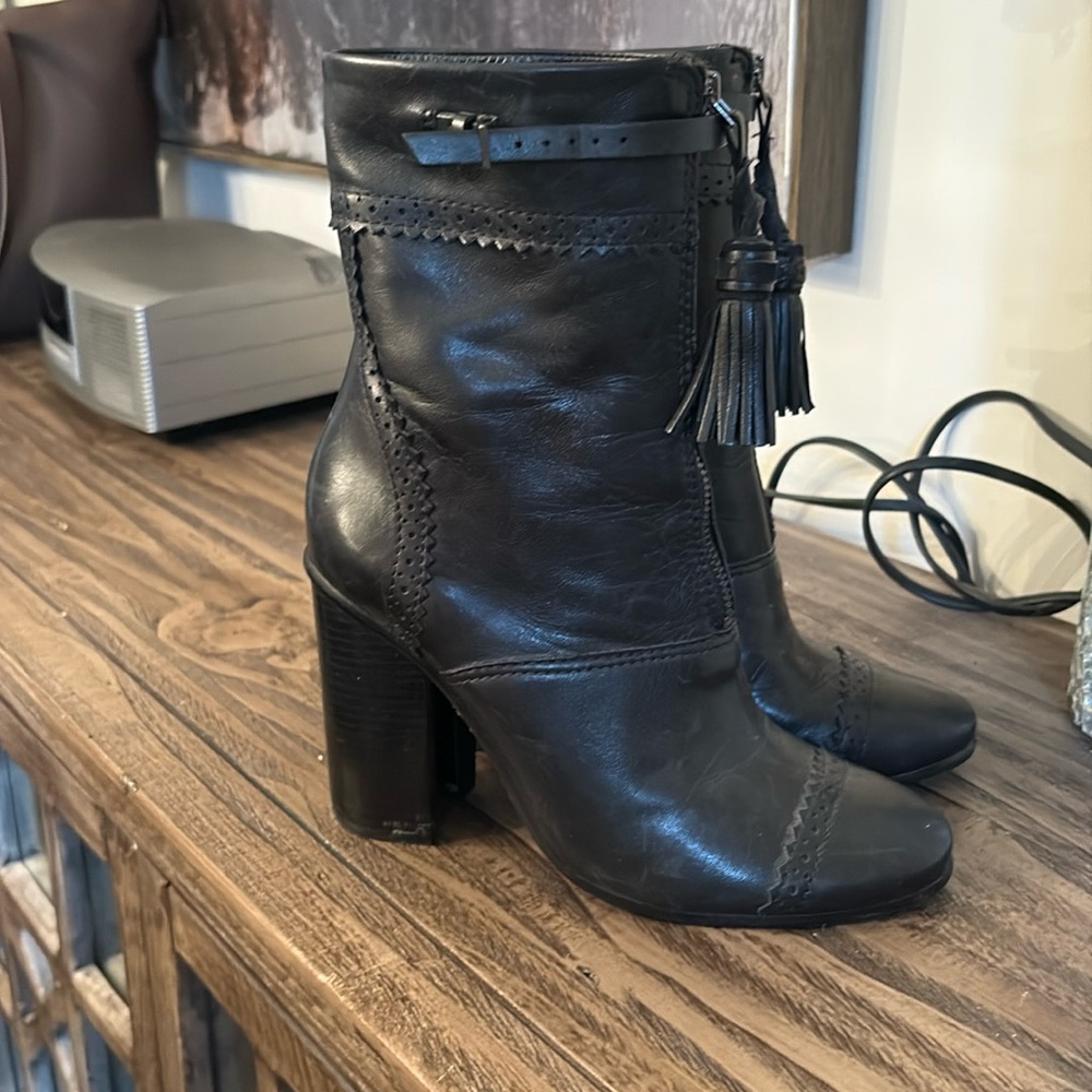 Tory Burch, high heel black leather short boots hundred percent leather size 8